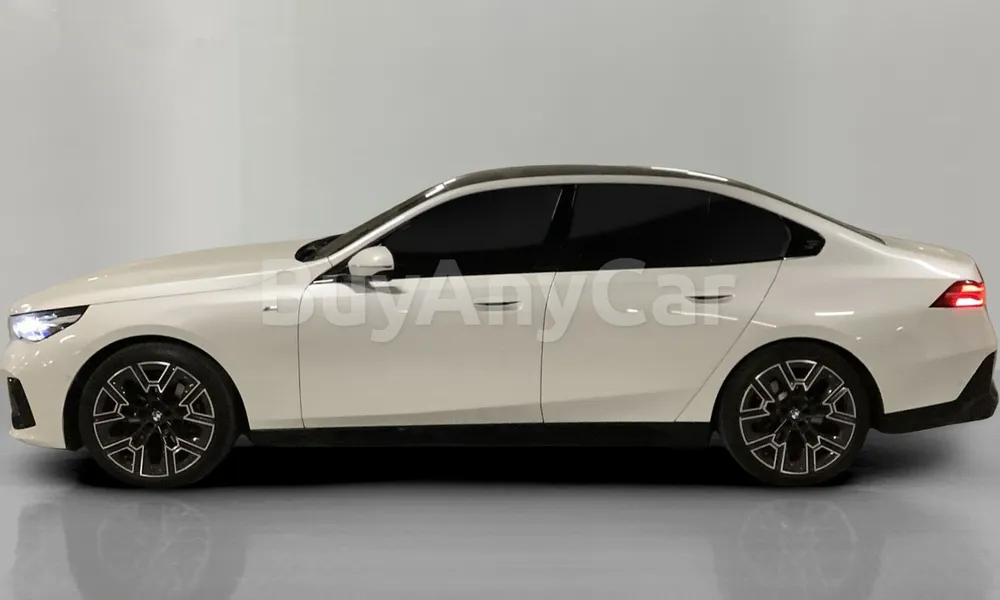 Vehicle photo 4
