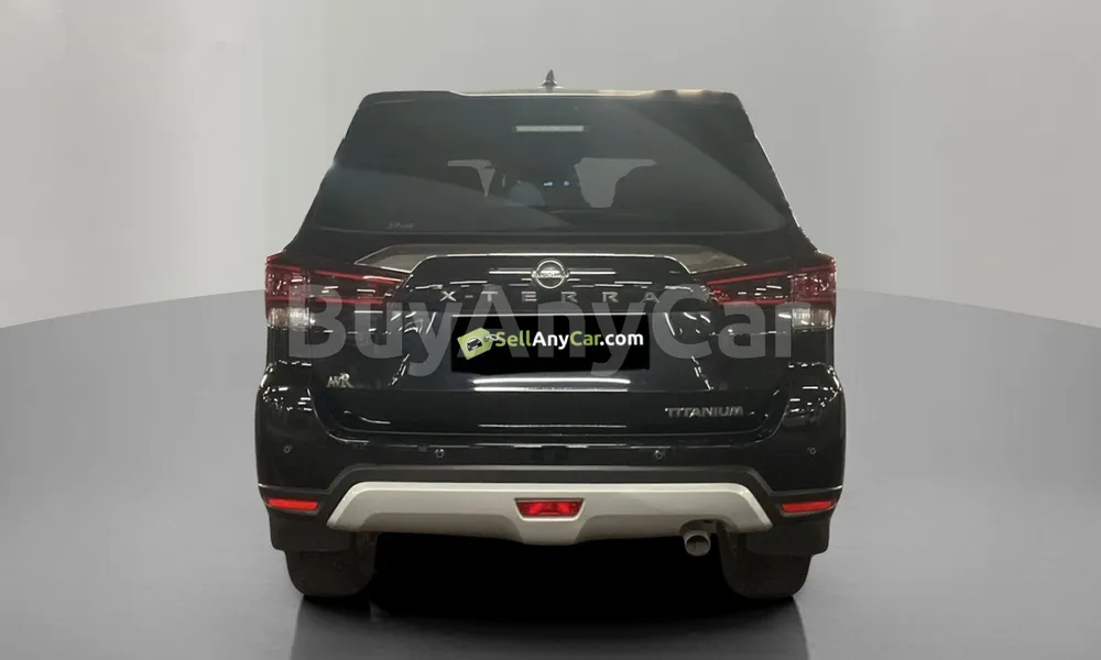 Vehicle photo 2
