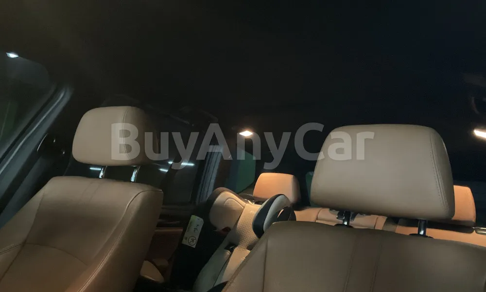 Vehicle photo 9