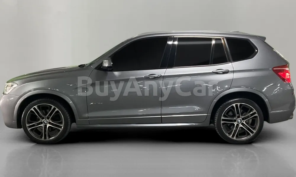 Vehicle photo 4