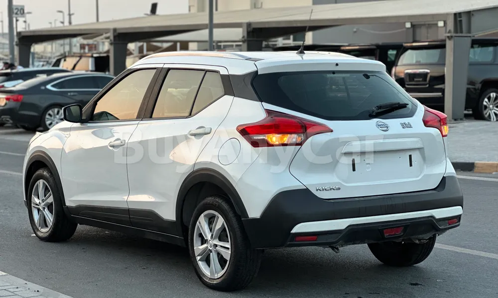 Vehicle photo 10
