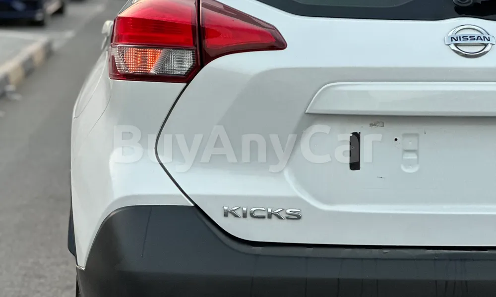 Vehicle photo 11
