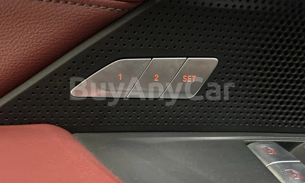 Vehicle photo 14