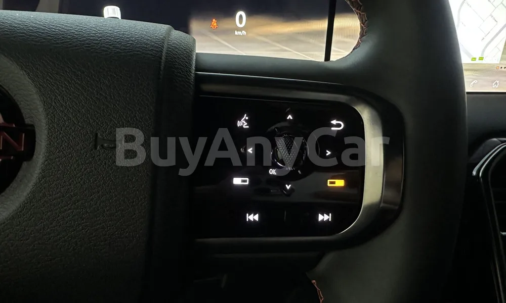 Vehicle photo 12