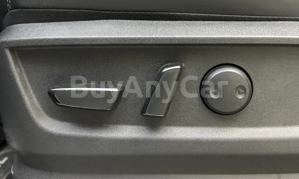 Vehicle photo 11