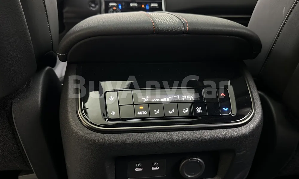 Vehicle photo 9