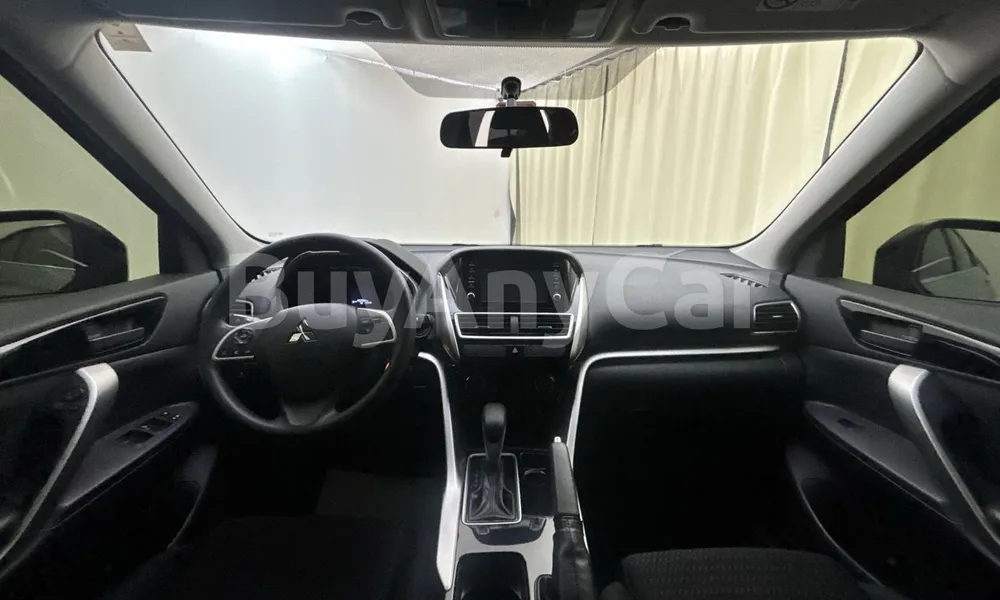 Vehicle photo 9