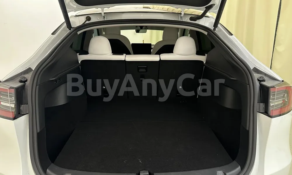 Vehicle photo 12
