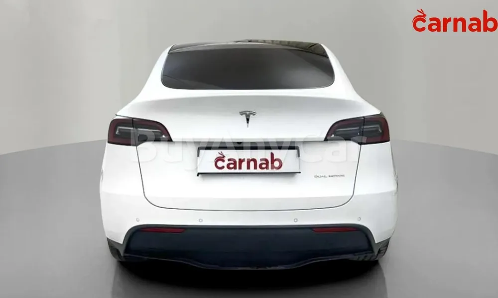 Vehicle photo 2