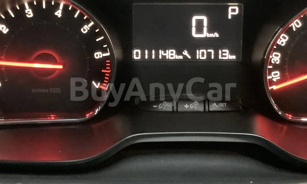 Vehicle photo 7