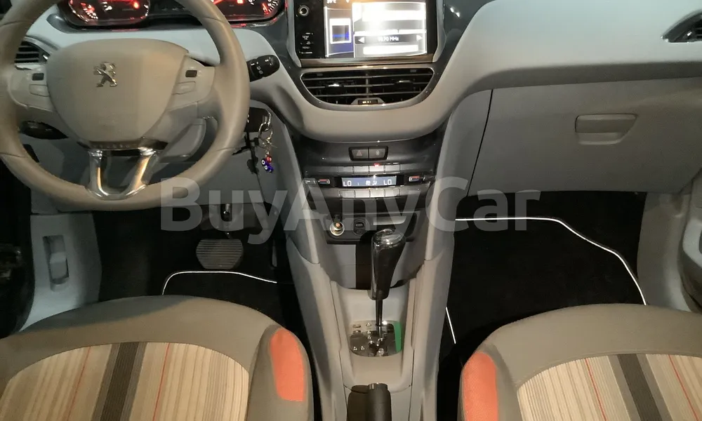 Vehicle photo 9