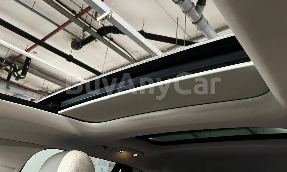 Vehicle photo 8