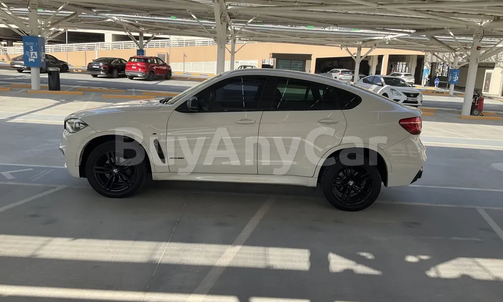 Vehicle photo 4