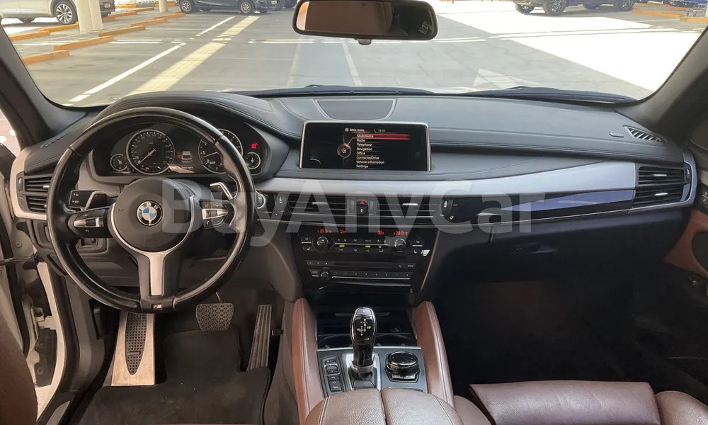 Vehicle photo 8