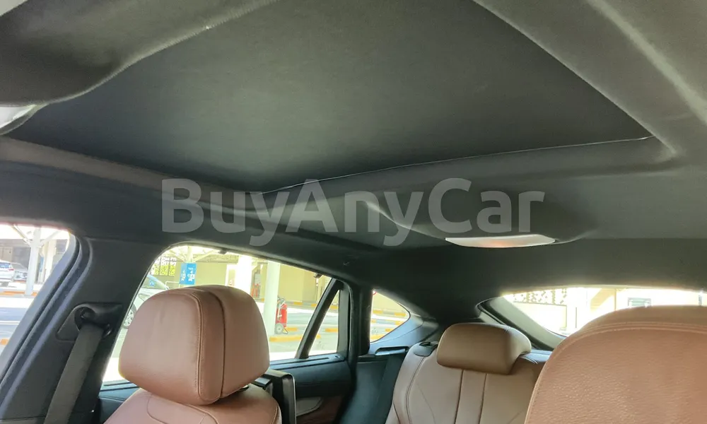 Vehicle photo 9