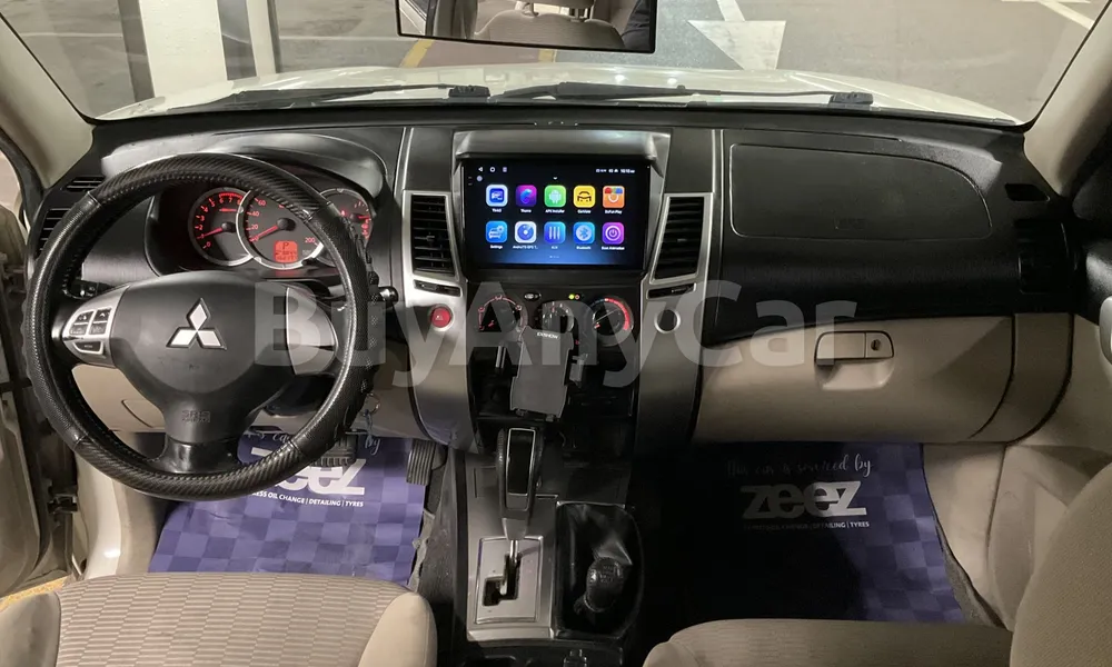 Vehicle photo 8