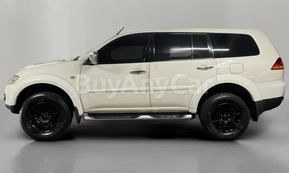 Vehicle photo 4