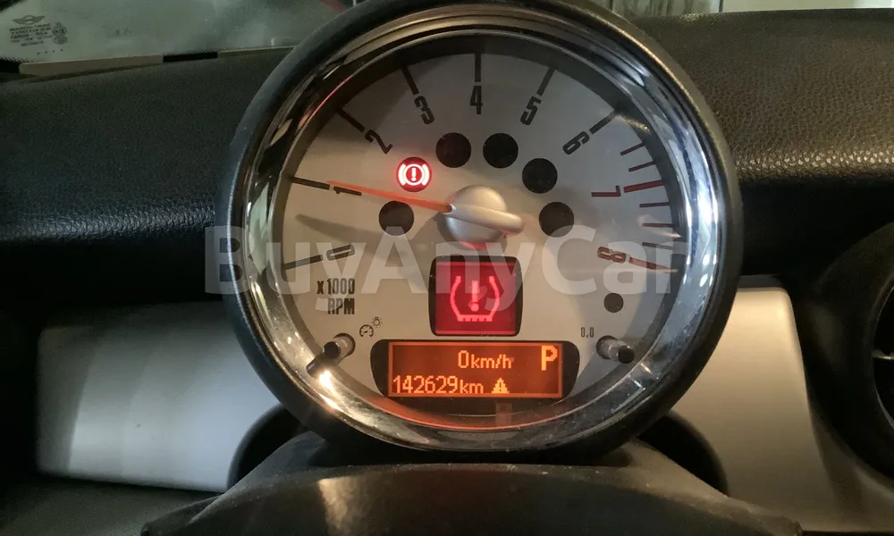 Vehicle photo 8
