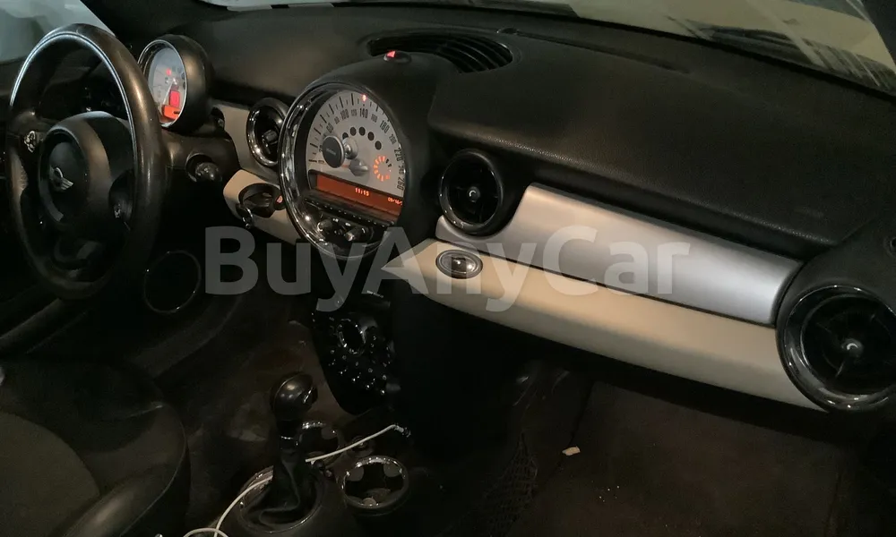Vehicle photo 7