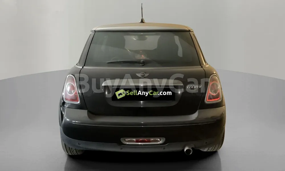 Vehicle photo 2
