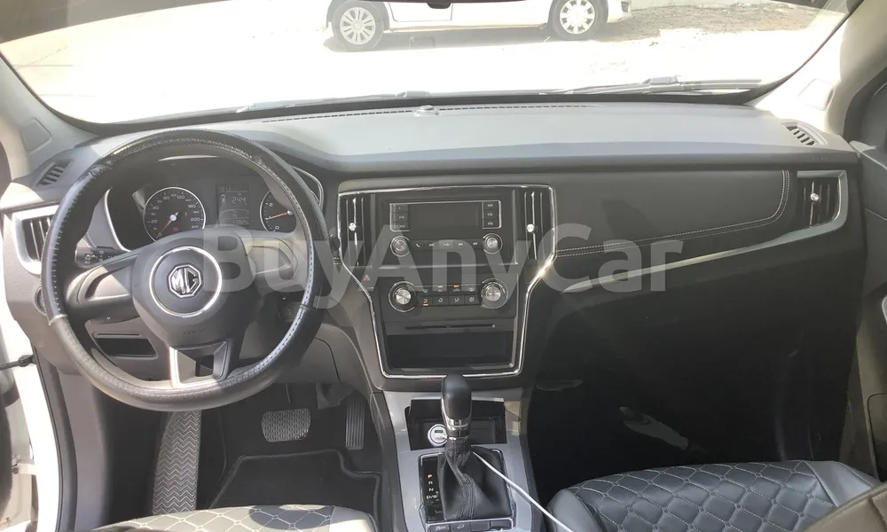 Vehicle photo 7