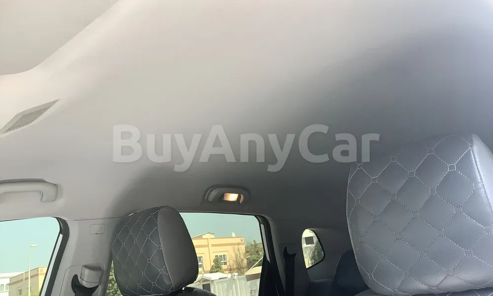 Vehicle photo 9
