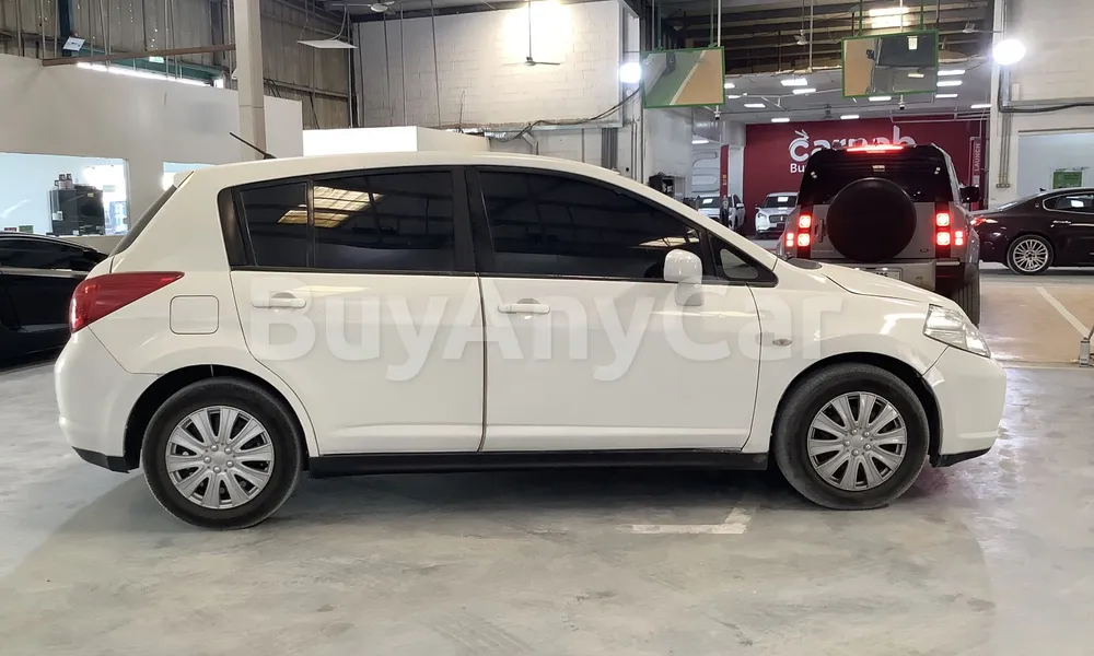 Vehicle photo 3