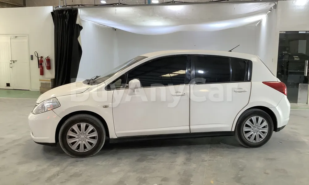 Vehicle photo 4