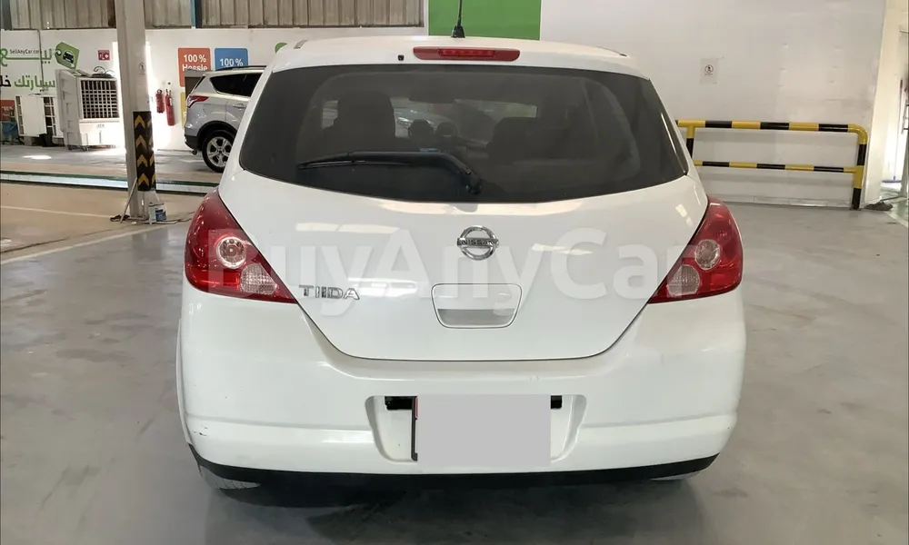 Vehicle photo 2