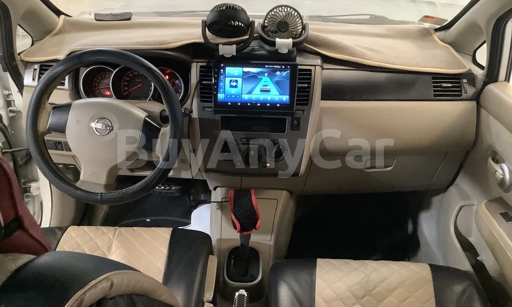 Vehicle photo 9