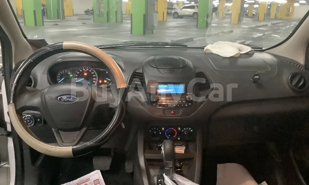 Vehicle photo 8
