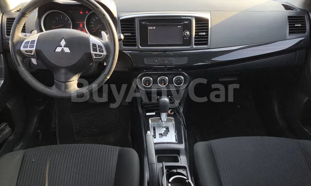 Vehicle photo 9
