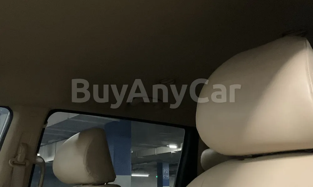 Vehicle photo 9