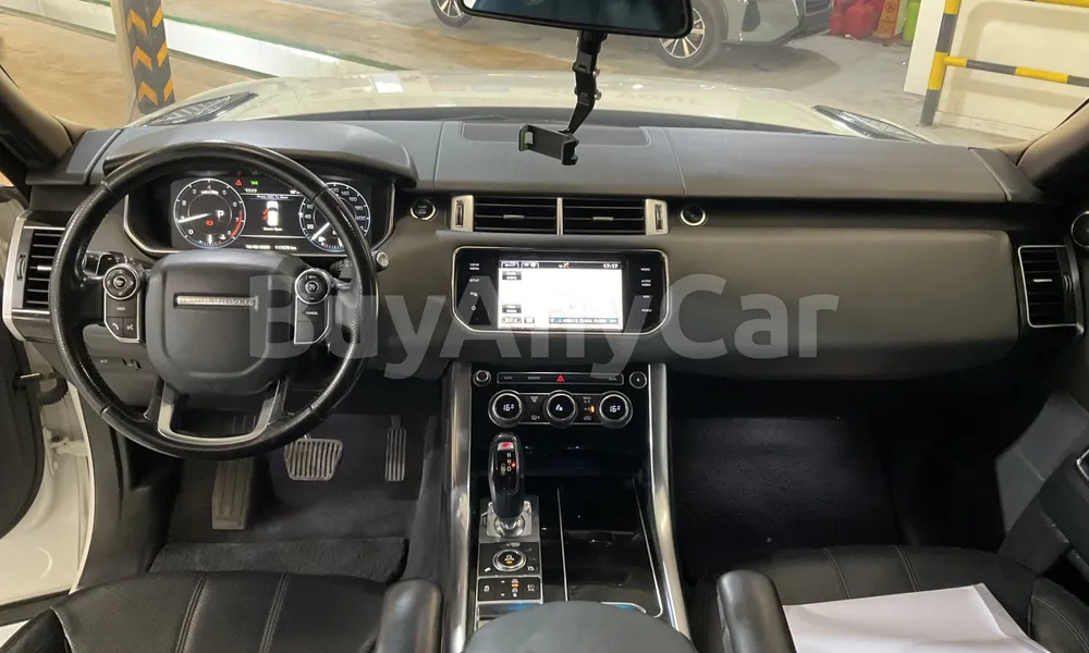Vehicle photo 9