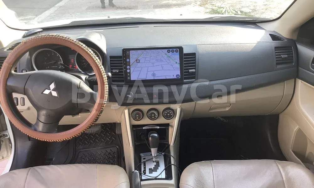Vehicle photo 9
