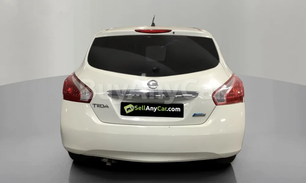 Vehicle photo 2