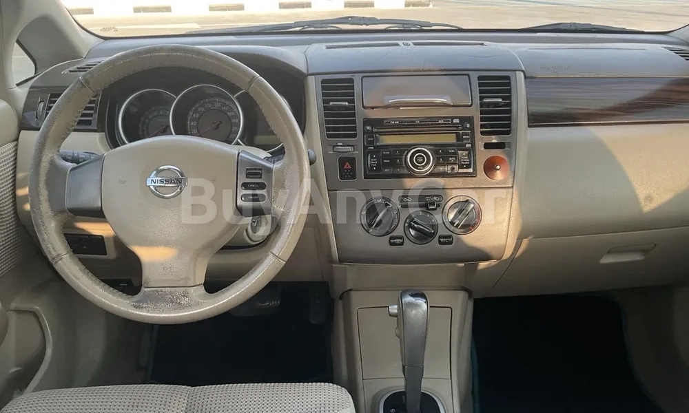 Vehicle photo 6