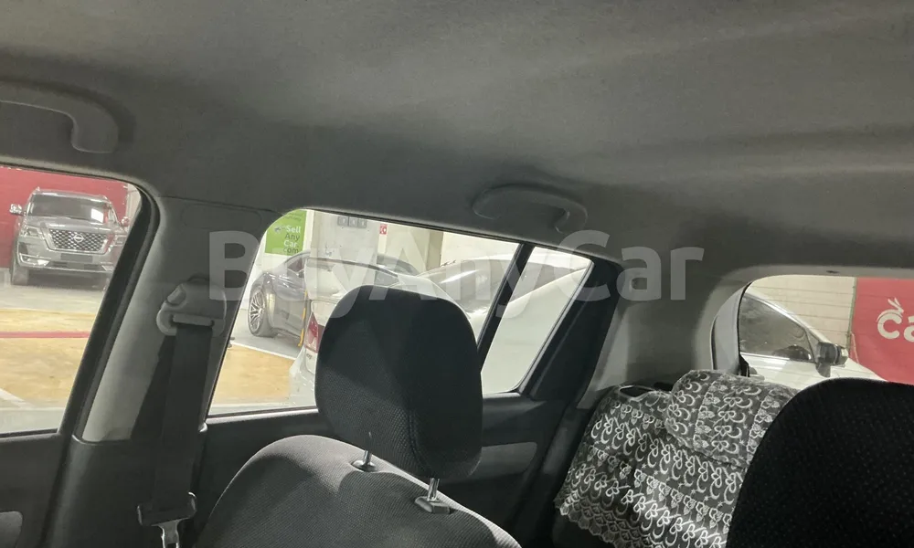 Vehicle photo 9