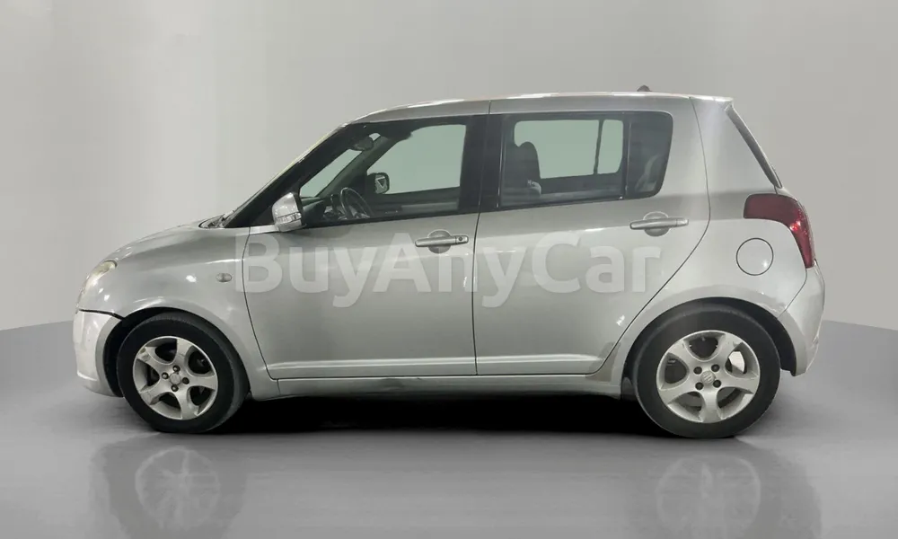 Vehicle photo 4