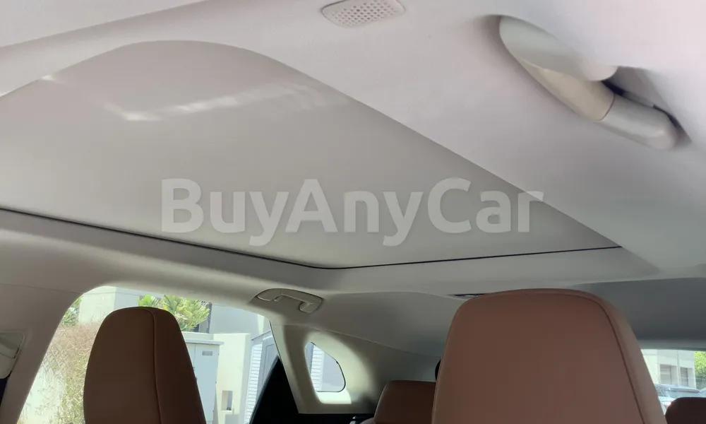 Vehicle photo 9