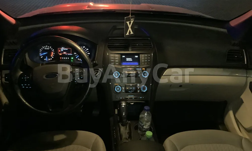 Vehicle photo 8