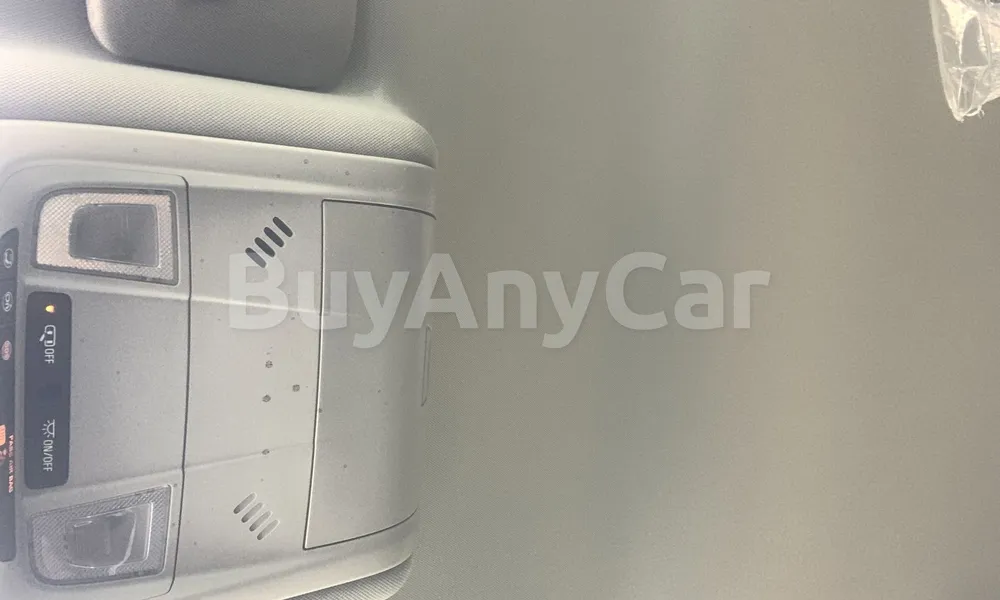 Vehicle photo 9