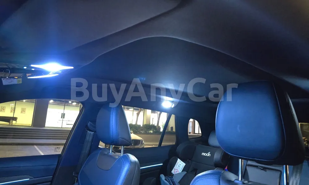 Vehicle photo 8