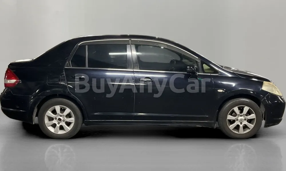 Vehicle photo 3
