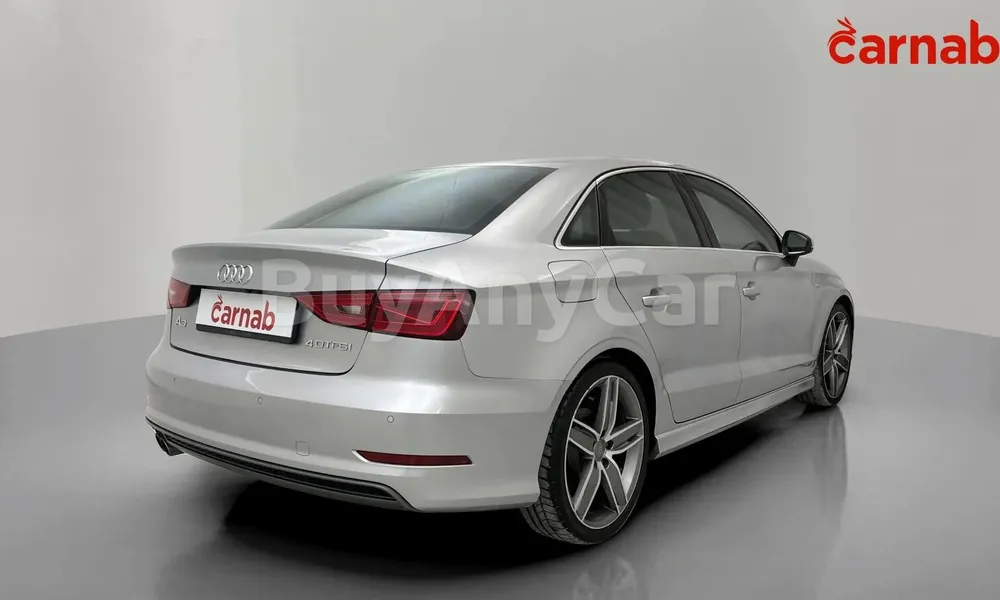 Vehicle photo 8