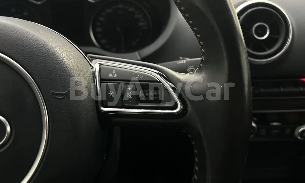 Vehicle photo 12