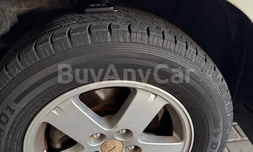 Vehicle photo 5