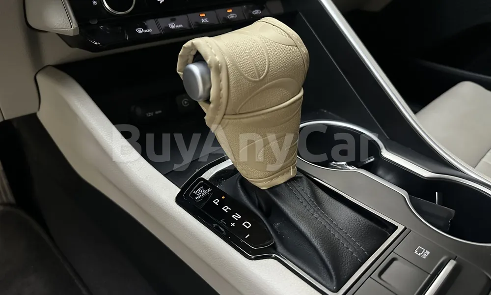 Vehicle photo 12
