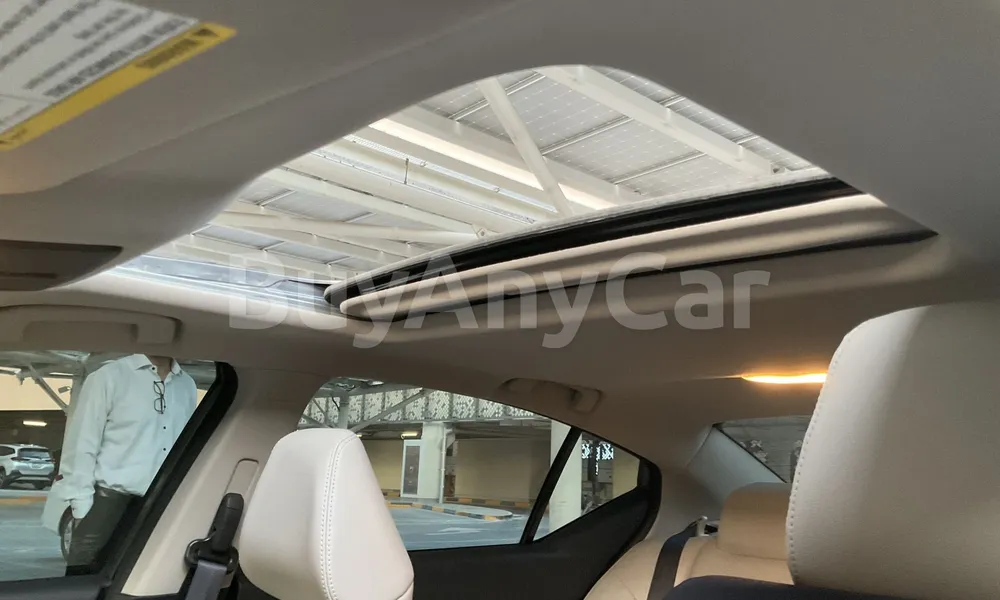 Vehicle photo 8