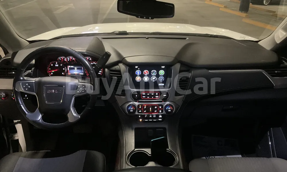 Vehicle photo 8